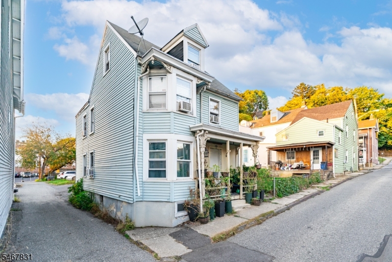 3 Tyndall Ave Property Photo 3