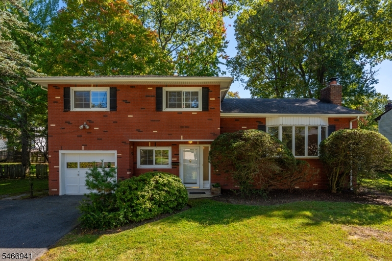 45 Crestmont Rd Property Photo 1