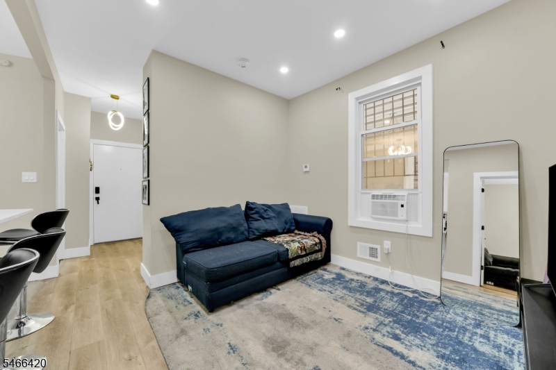34 Arverne Ter Property Photo 3