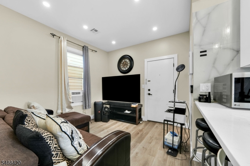 34 Arverne Ter Property Photo 11