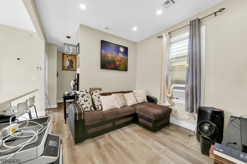 34 Arverne Ter Property Photo 12