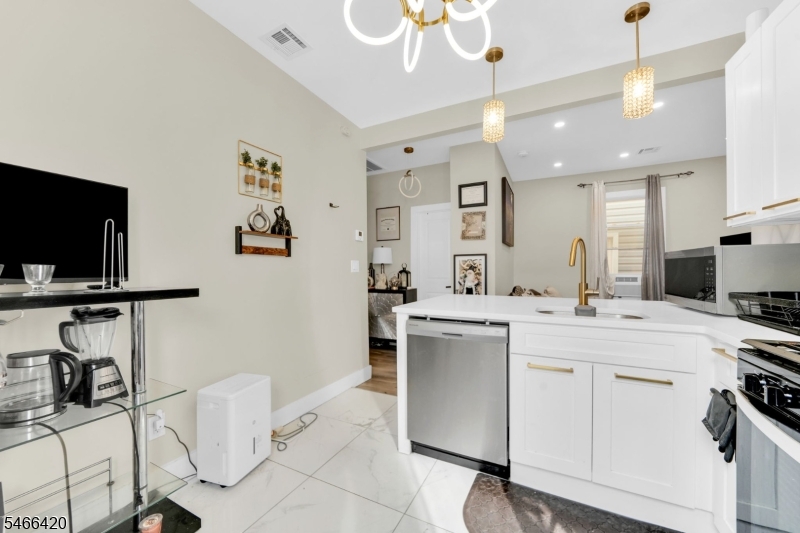 34 Arverne Ter Property Photo 14