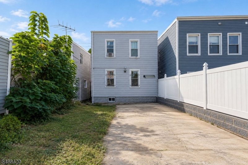 34 Arverne Ter Property Photo 21
