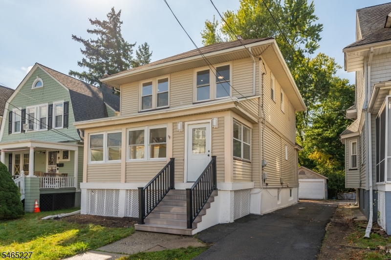 18 Meeker St Property Photo 1