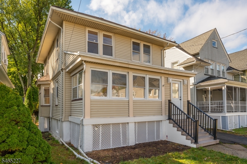 18 Meeker St Property Photo 3