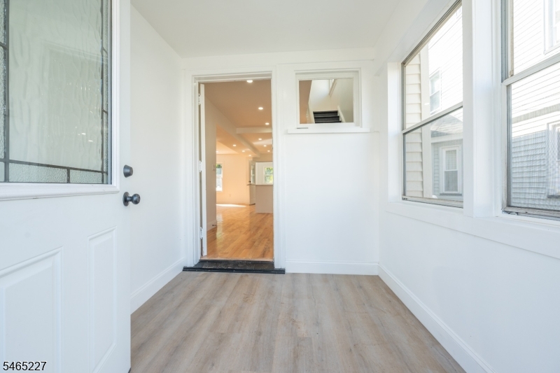 18 Meeker St Property Photo 7