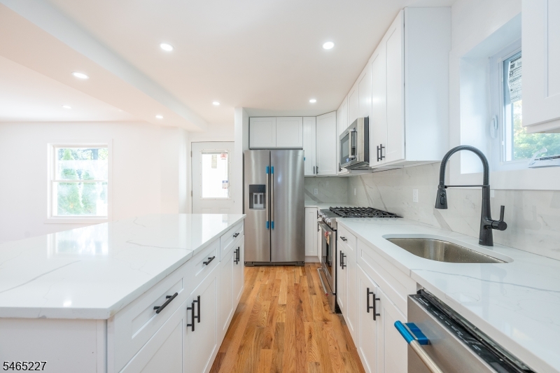 18 Meeker St Property Photo 12