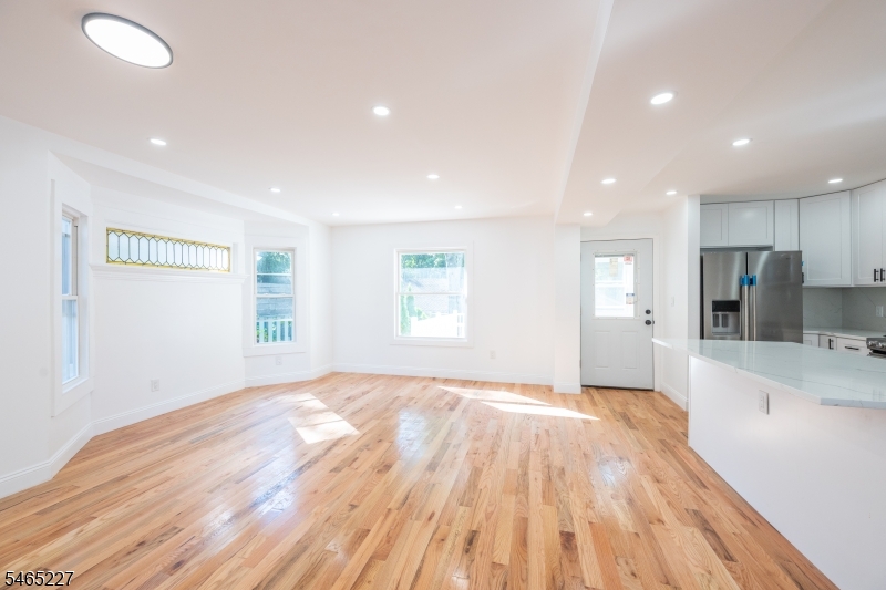 18 Meeker St Property Photo 16