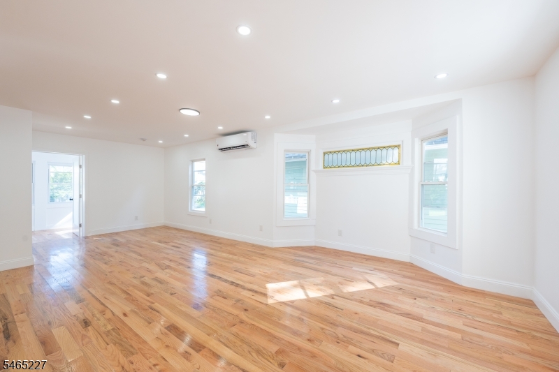 18 Meeker St Property Photo 17