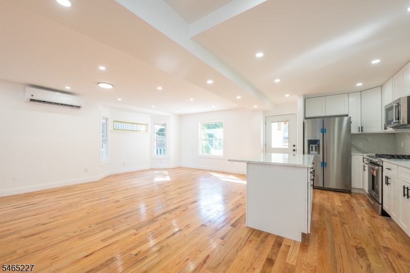 18 Meeker St Property Photo 18