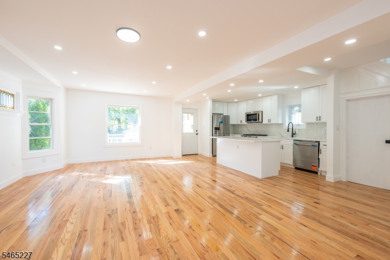 18 Meeker St Property Photo 19