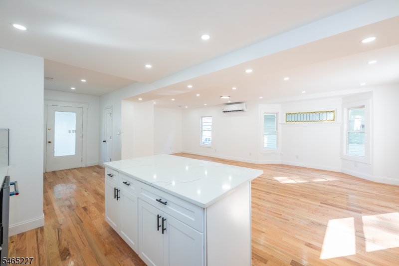 18 Meeker St Property Photo 21