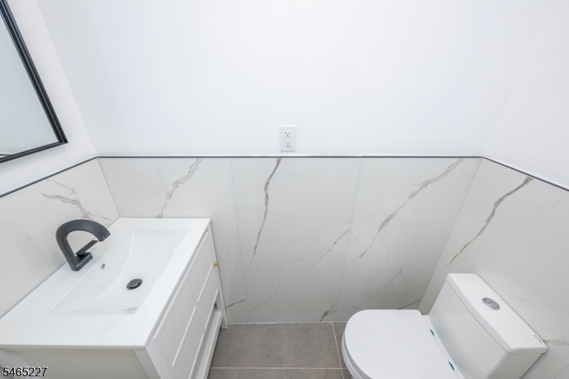 18 Meeker St Property Photo 23