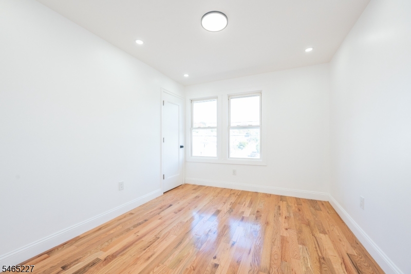 18 Meeker St Property Photo 25