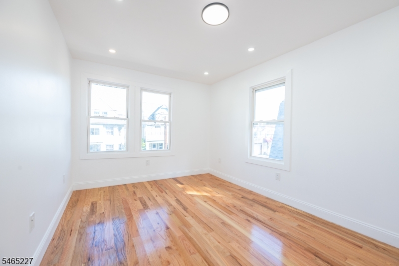 18 Meeker St Property Photo 28