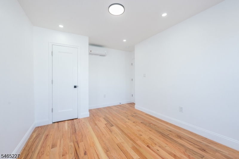 18 Meeker St Property Photo 29