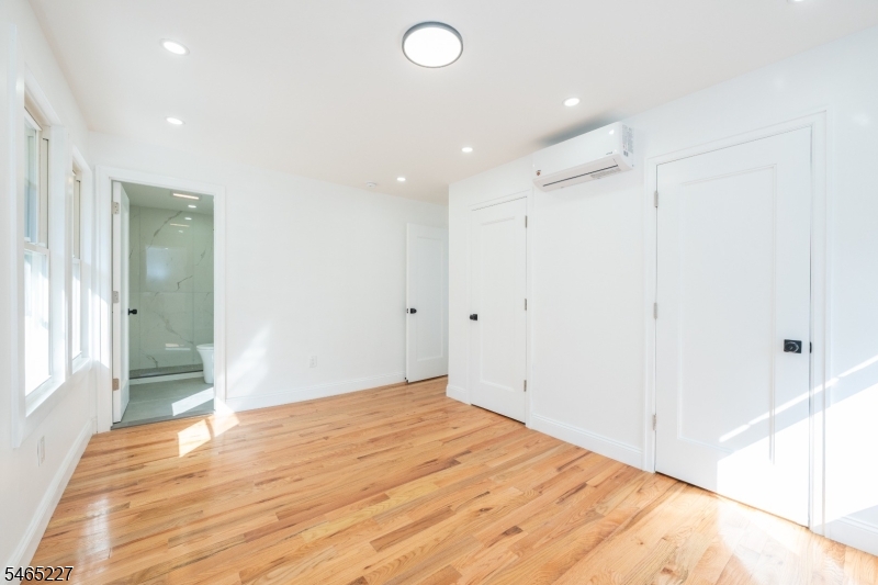 18 Meeker St Property Photo 30