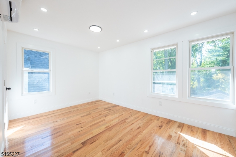 18 Meeker St Property Photo 31