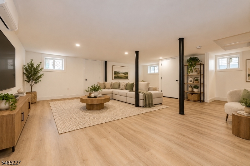 18 Meeker St Property Photo 33