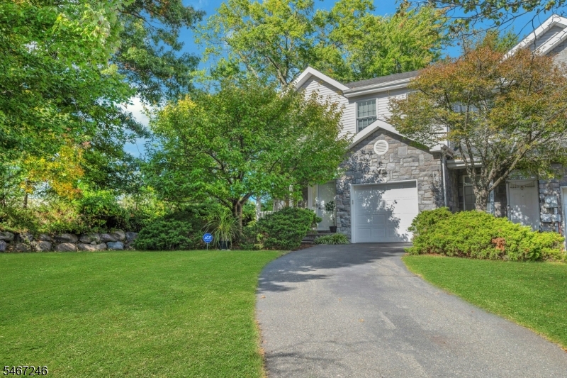 84 Emily Pl Property Photo 1