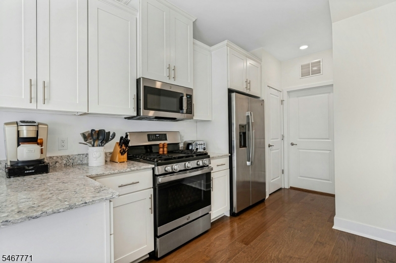 53 Veterans Way Property Photo 3