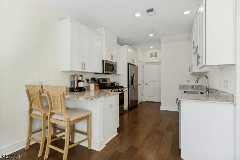 53 Veterans Way Property Photo 4
