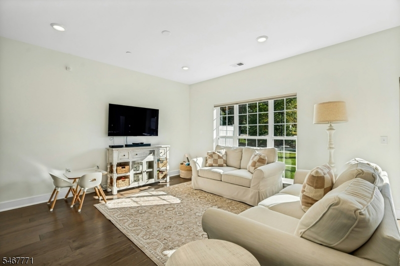 53 Veterans Way Property Photo 7
