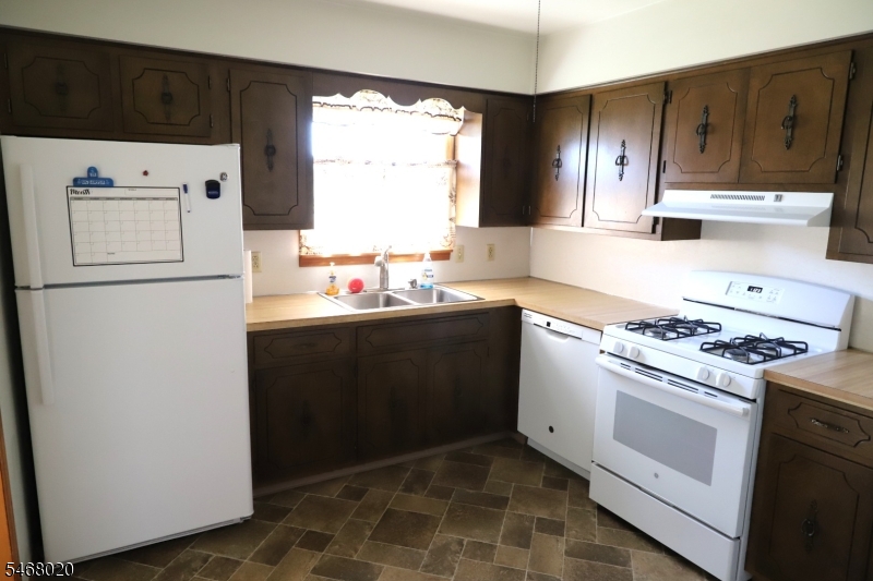 452 Ann St Property Photo 7
