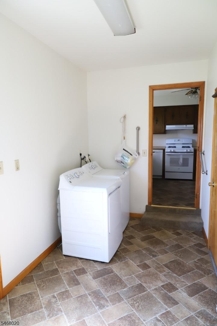 452 Ann St Property Photo 10