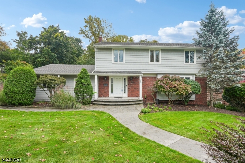 26 Almroth Dr Property Photo 1