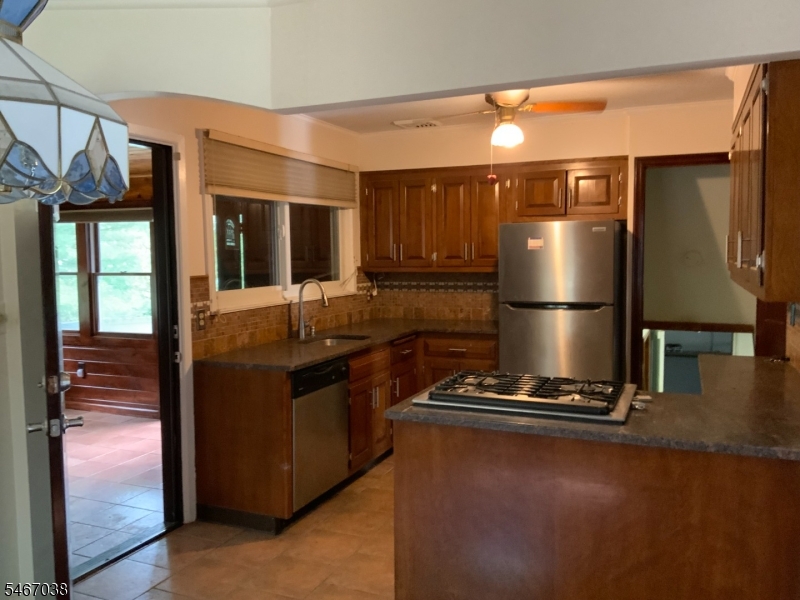 89 Hawthorne Ave Property Photo 3
