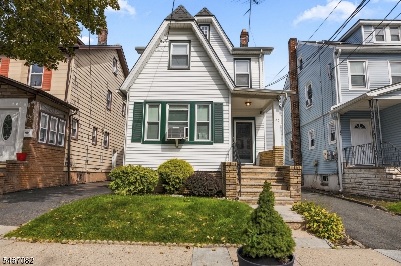 145 Ivy St Property Photo 1