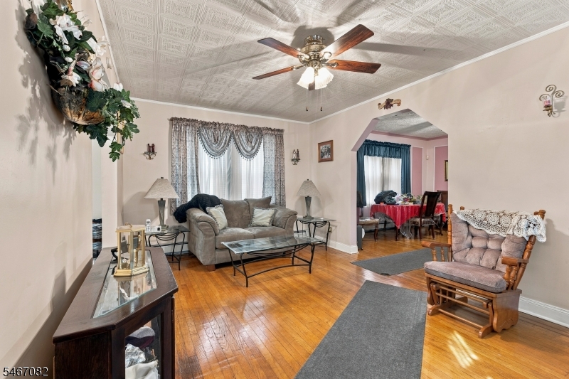 145 Ivy St Property Photo 4