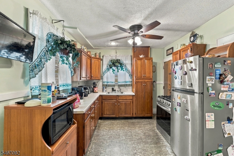 145 Ivy St Property Photo 10