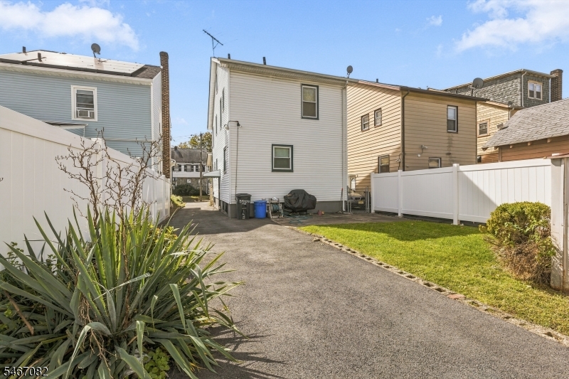 145 Ivy St Property Photo 24