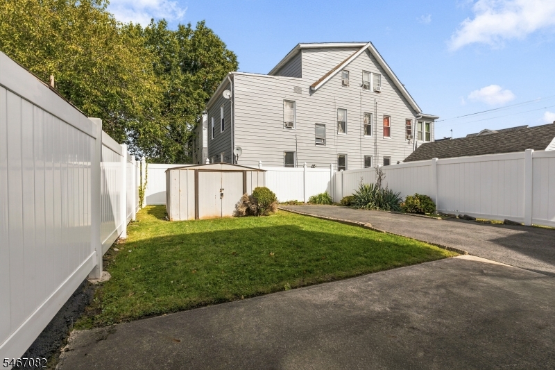 145 Ivy St Property Photo 26