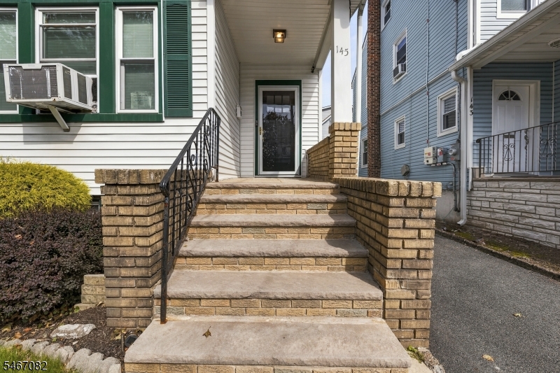 145 Ivy St Property Photo 27