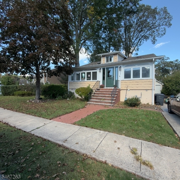 72 Lawn Ter Property Photo 1