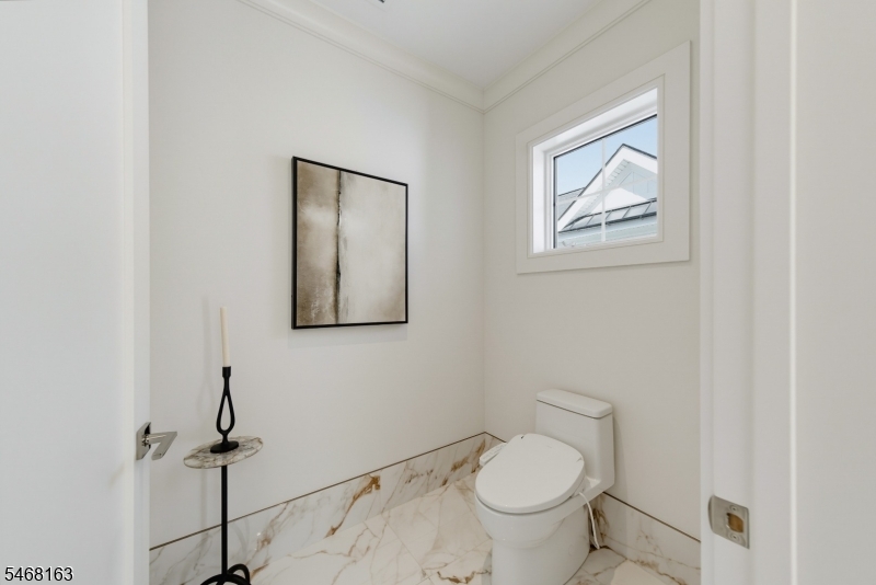 16 Paris Ave 9 Property Photo 25