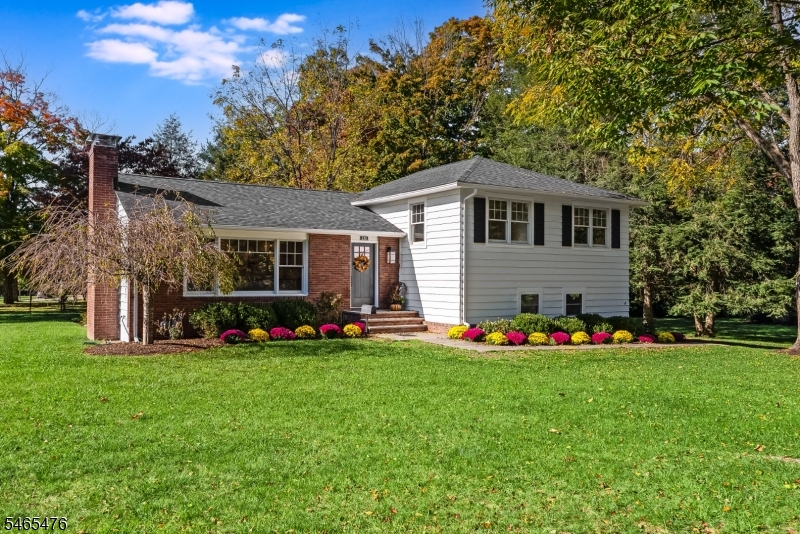 125 Glenbrook Rd Property Photo 1