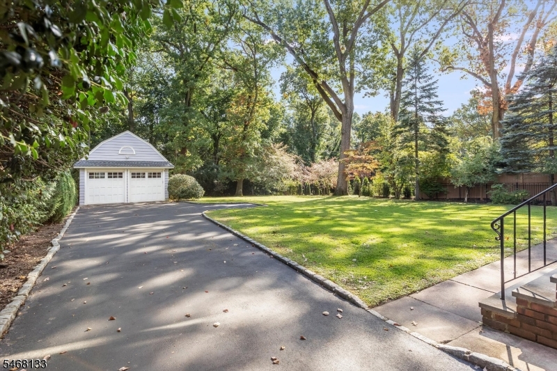 115 Forest Ave Property Photo 43