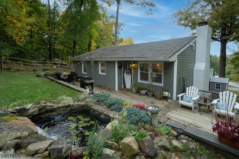 8 Lake View Dr S. Property Photo 1