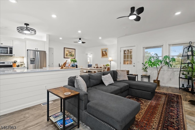 8 Lake View Dr S. Property Photo 14