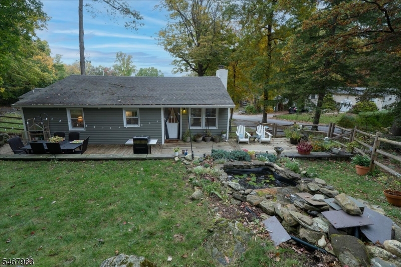 8 Lake View Dr S. Property Photo 18