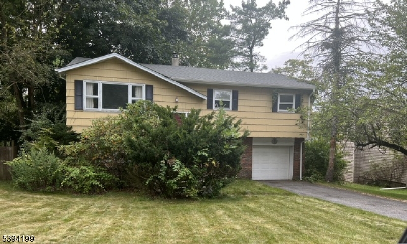 8 Windsor Ave Property Photo 1