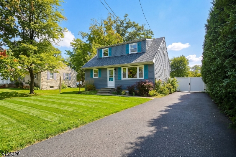 61 Leghorn Ave Property Photo 1