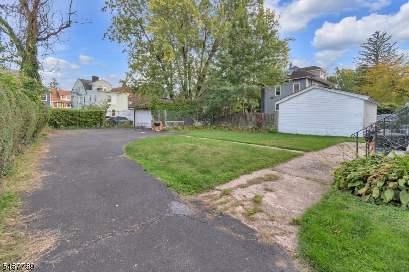 44 Oakland Terr Property Photo 5
