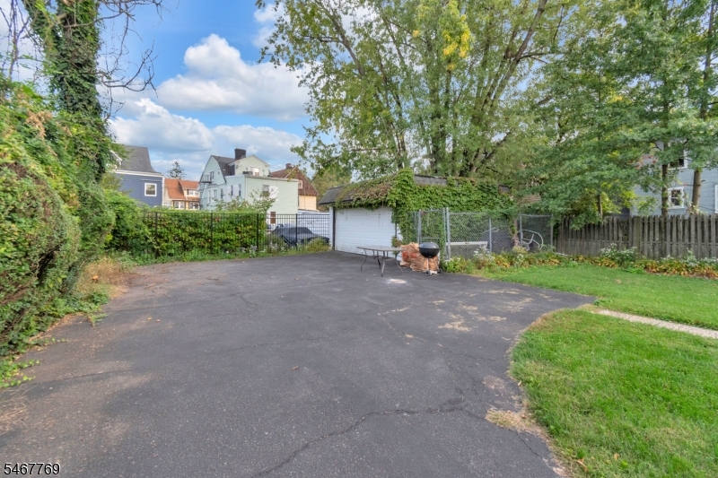 44 Oakland Terr Property Photo 6