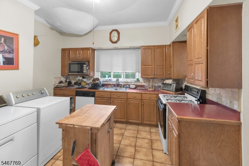 44 Oakland Terr Property Photo 10