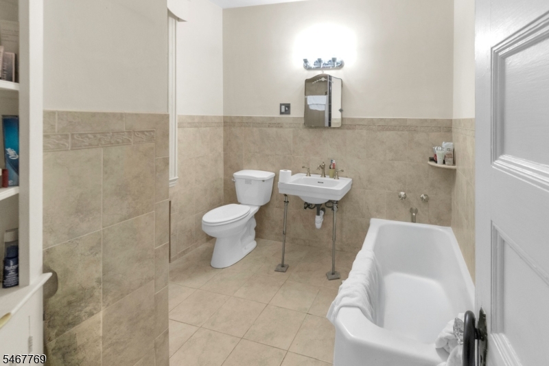 44 Oakland Terr Property Photo 27